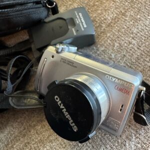 Olympus Camedia Digital Camera C-765 Ultra Zoom (2 batteries)